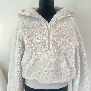 Alo Half Zip Sherpa Hoodie
Worn once
Color Dove Gray